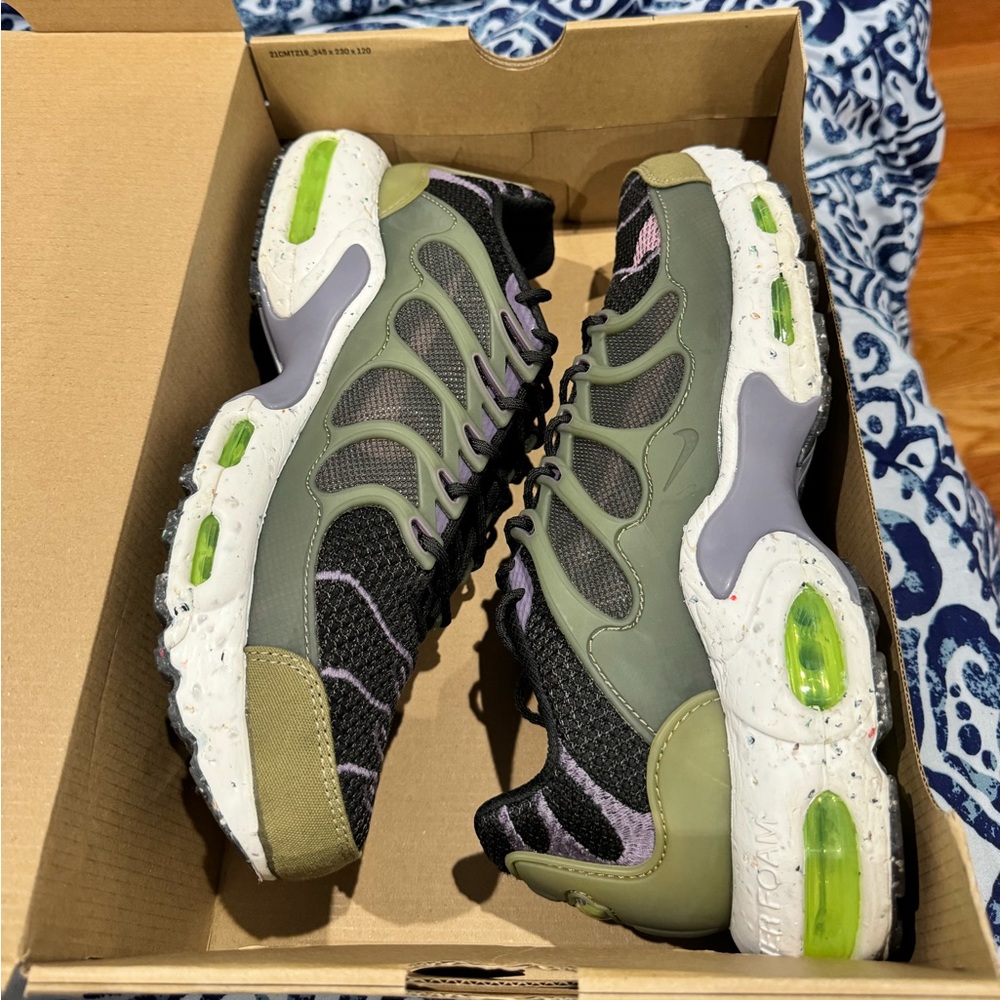 NIKE
